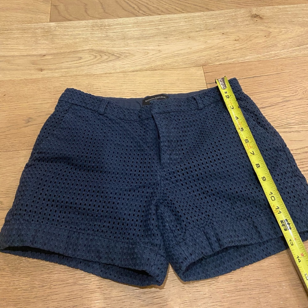Banana Republic Patterned Navy Shorts, Size 4 - Picture 4 of 4